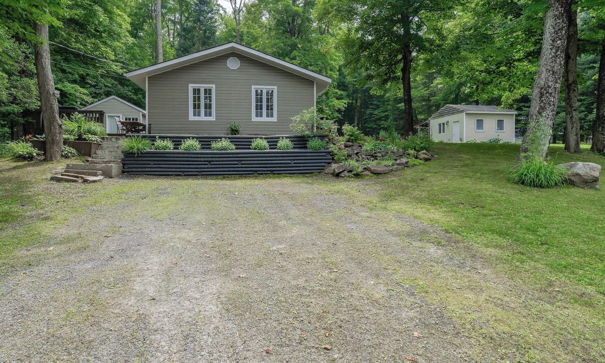 Huntsville House | 4 Season Cottage at Lake Vernon - Perfect for families!