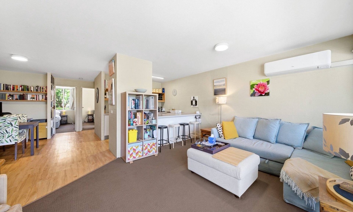 Kingston Apartment | Airy & Arty 2-bed Old Kingston Apartment