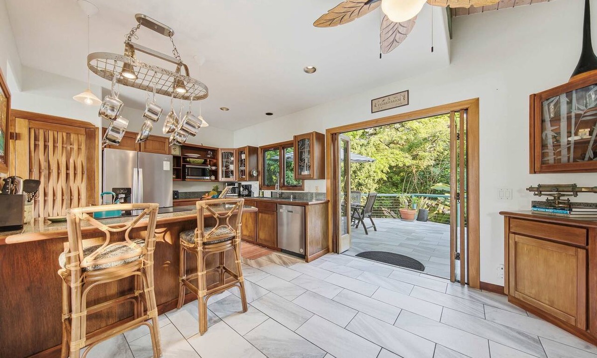 Honaunau-Napoopoo House | Oceanfront Manini Beachfront Getaway - Minutes to Kona Coast/Captain Cook