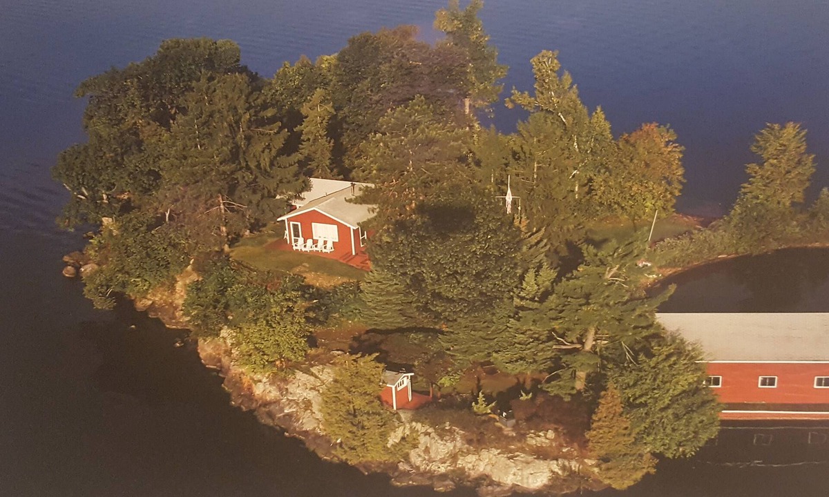 Leeds and the Thousand Islands Cottage | Thanks for a great 2026 season. Book your dates quick for 2027 and 2028!