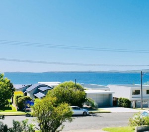 Hyams Beach Sundays Peak Season 