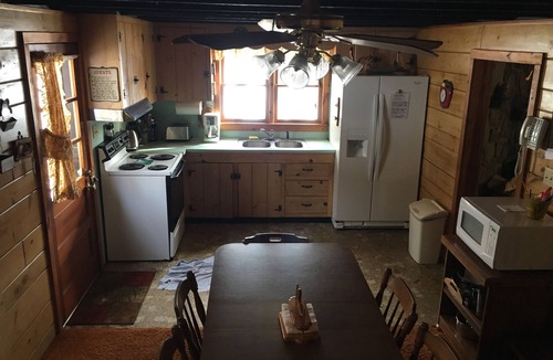 Greentown House | 4 BR, 2 BA,WIFI,FIREPIT, FIREPLACE, GAS GRILL, SMART TV,BOAT SLIP,POOL, SLPS 9.
