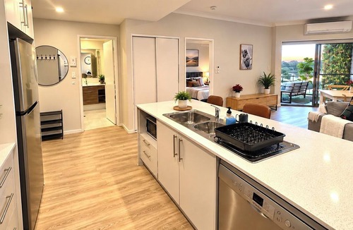 Perth Apartment | Apartment with Balcony & Parking Perth