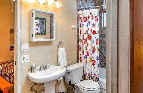 South Capitol Cottage | Authentic Adobe Abode < 1 Mile to Sante Fe Plaza!