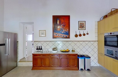 L'Ampolla Villa | Beautiful villa for 16 people with a pool and tennis court, located 3 km from the beach.