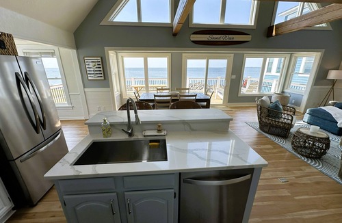 Colington Harbour House | CH1605- SoundFront 4 BRs, Boat Dock, Com Pool, Tennis, Dog Friendly.