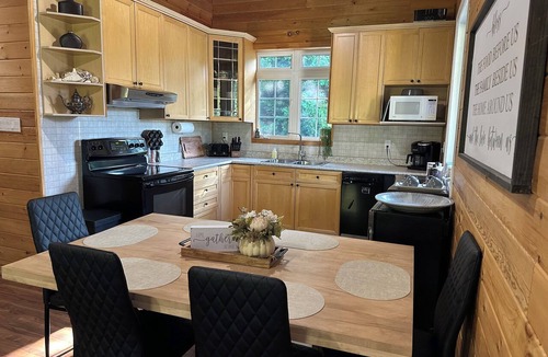 Armour House | Cozy 3BR cottage on 100acres with hiking trails, firepit, woodstove & sauna