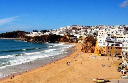 Albufeira Old Town Apartment | Deluxe apartment in Albufeira old town, 200m walk to beach, pool & parking