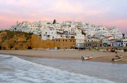 Albufeira Old Town Apartment | Deluxe apartment in Albufeira old town, 200m walk to beach, pool & parking