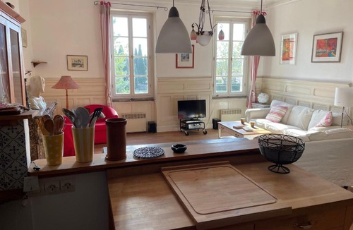 Homps Apartment | Große Ferienwohnung am Canal du MIDI mit Dachterrrasse
