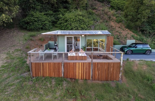 Yellow Rock Apartment | Hidden Valley Eco Lodge - Off Grid Rural Escape! Complete with 2 outdoor baths, outdoor shower, fire pit and world class views overlooking Yellow Rock