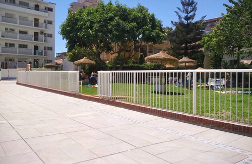 Carihuela Apartment | La Carihuela, 3 bedrooms, 50 m from the beach, bright, large swimming pool, Netflix