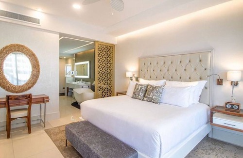 Cabo San Lucas Resort | LUXURY OCEANFRONT 3 BEDROOM SUITE GARZA BLANCA 5 STAR LOS CABOS 4,198 SQ FT
