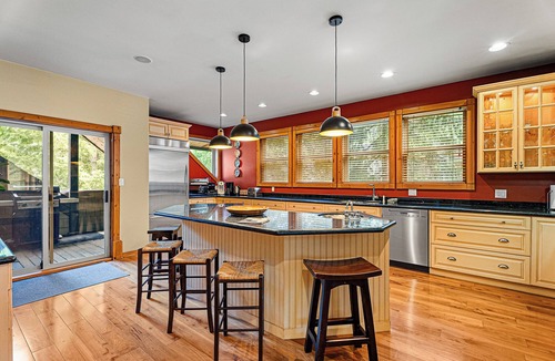 Nicklaus North Ski Chalet | Marmot's Meadow Chalet: Tranquil 14th Fairway - Private Hot Tub