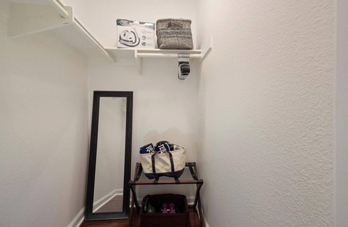 Middletown House | Mission Hills Dream | BBQ, Patios, AC, Parking