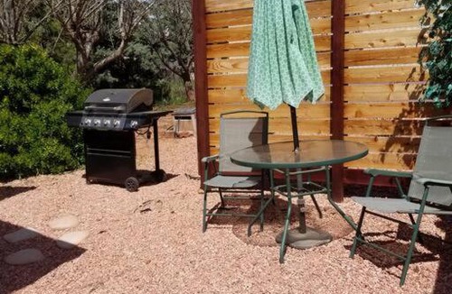 West Sedona House | Red Rocks! Stroll to trails! 1 Bd in W. Sedona!