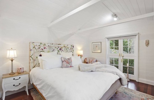 Leura Cottage | Romantic Cottage: KING bed YES, wood fire YES, sep bedroom YES,and 300m to Mall.