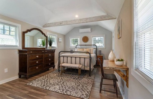 Sea Breeze House | Romantic Nautical Hideaway!