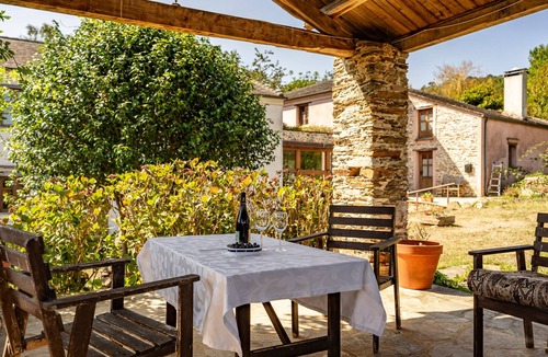 Mondonedo Apartment | Room A Figueira in Mondoñedo with Mountain Views, Shared Terrace, and Wi-Fi