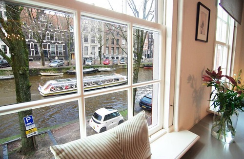 Grachtengordel-West Apartment | Sonnenberg - Canal side & view - Private & Central