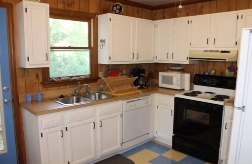 Colington Harbour Cottage | Treehouse OBX. Cozy cottage in family/pet-friendly neighborhood. Close to sound.