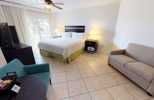 Crystal Harbour Resort | Tropical Getaway! 4 Family-Friendly Units! Outdoor Pool, Minutes to Camana Bay!