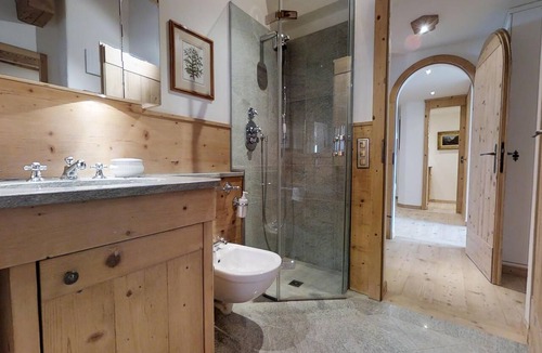 Champfer Apartment | Very spacious, tastefully furnished 5-room-maisonette-apartment with a big balco