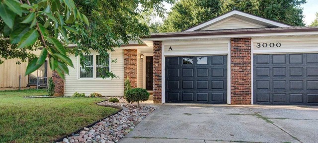2 Bedroom Quiet Retreat + Garage & Fenced Yard in Springfield