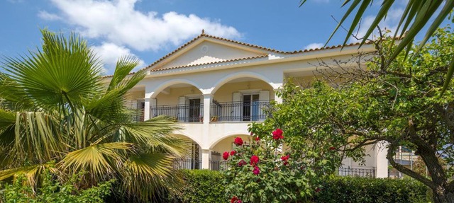 4 rooms in Laganas