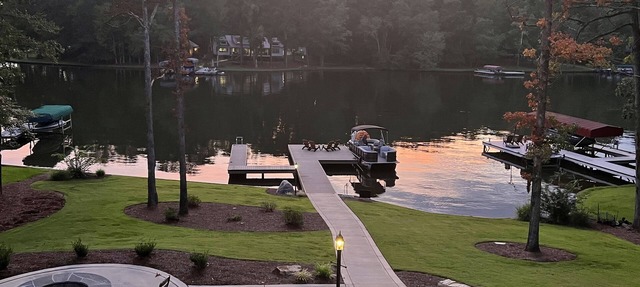 A Perfect Sunset Cottage on Lake Oconee! in Eatonton