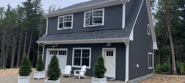 Acadia Quiet side Studio. Modern feel in the quaint Maine woods. Full kitchen. in Southwest Harbor