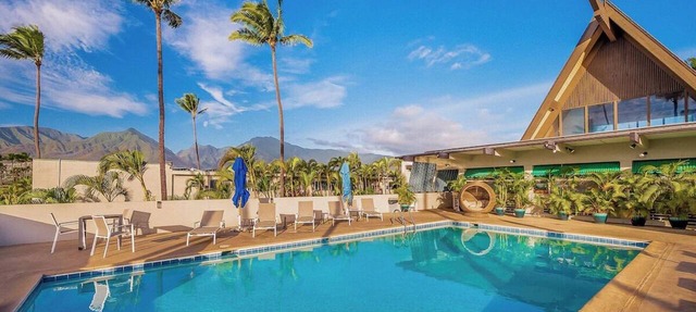 Affordable Oceanfront Stay! Outdoor Pool, Pets are Allowed in Kahului