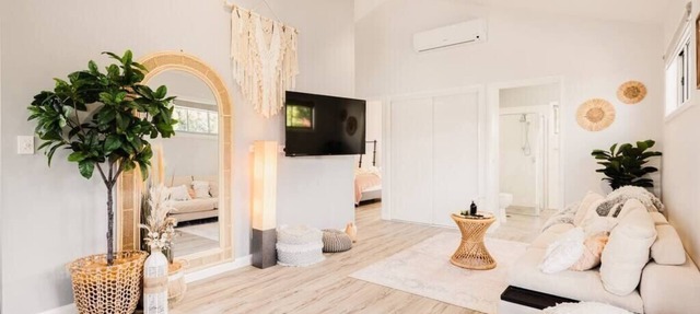 An Idyllic Boho Style Retreat,High-end kitchenware in Mermaid Waters
