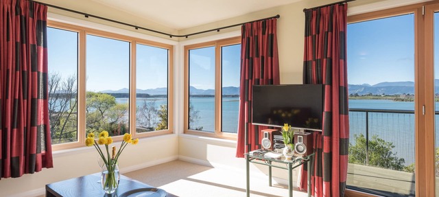 Applewood - The Waimea Suite - luxury accommodation with amazing estuary views in Mapua