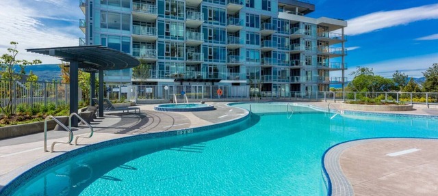 Aqua Oasis Beach Front Resort in Kelowna