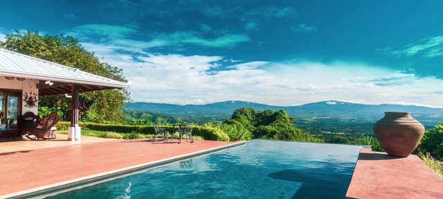 Atenas Villa with Private Infinity Pool and Mountain Views in atenas