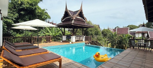 Authentic & Spacious Thai Villa 6BR Private Pool Sea View Sleeps 14 in Klaeng