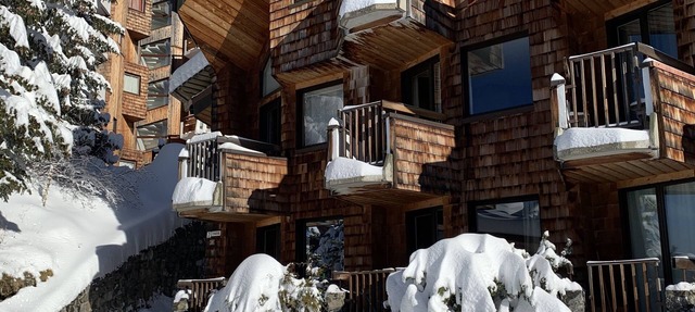 AVORIAZ, Large Studio 32 m2 in listed building, renovated, ski in, balcony in Avoriaz