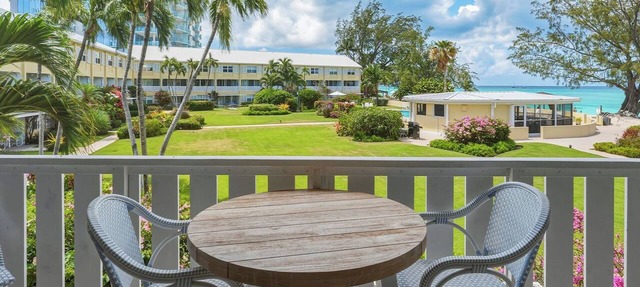 Awesome Beach Condo on Perfect Seven Mile Beach! in Seven Mile Beach