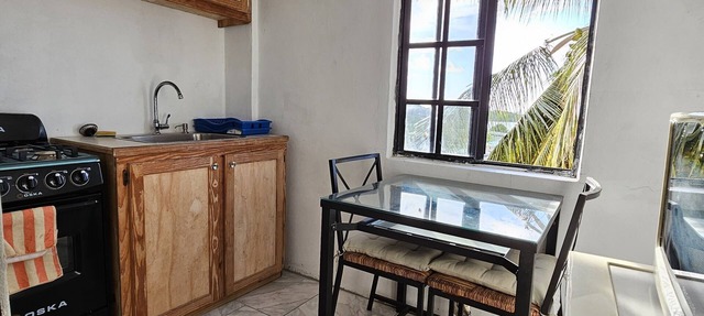 Bay View Apartments - Canouan Island - Room 2D - Breakfast, Snorkeling in Charlestown
