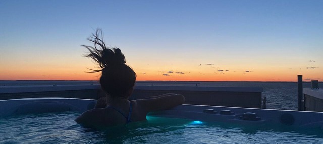 Beach, Boating, RoofTop HotTub! Weekend Special Oct 16-18 999 w sun 5pm ck out in Beach Haven Crest