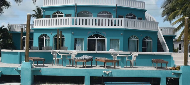 Beach front in San Pedro Belize w/AC, pool, fitness room, WiFi, kitchenette in San Pedro