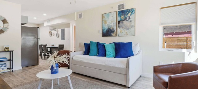 Beach Haven 3BR · 2 Suites · Walk to McGee Beach in Corpus Christi
