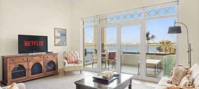 Beachfront 1 Bedroom in Palm Jumeirah with Sea Views in Dubai