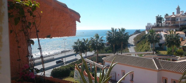 Beachfront apartment with sea views on the Costa del Sol in Mijas Costa