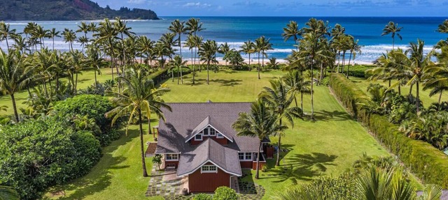 Beachfront Paradise: Spectacular Hanalei Bay Retreat with Stunning Views in Hanalei