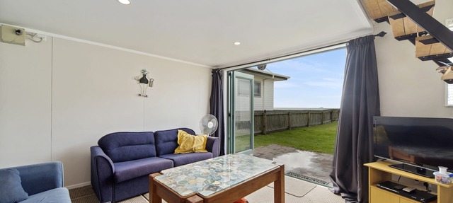 Beachfront Pukehina Apartment in Pukehina Beach