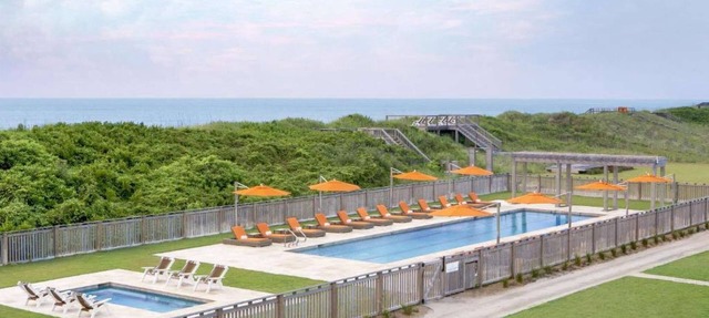 Beachfront Stay | OBX Views & Resort Access in Duck