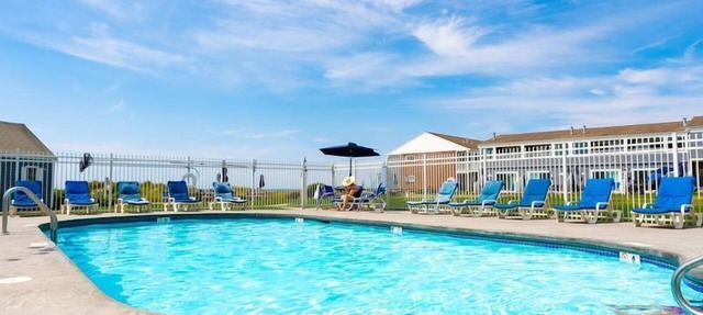 Beachfront Studio in Dennis Port w/Kitchenette in Dennis Port