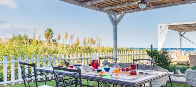 Beachfront Villa 2 - Ocean View in Calabernardo